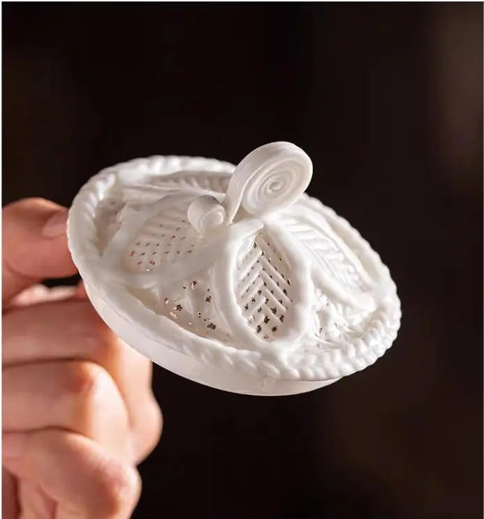 Broderie Lidded Mug