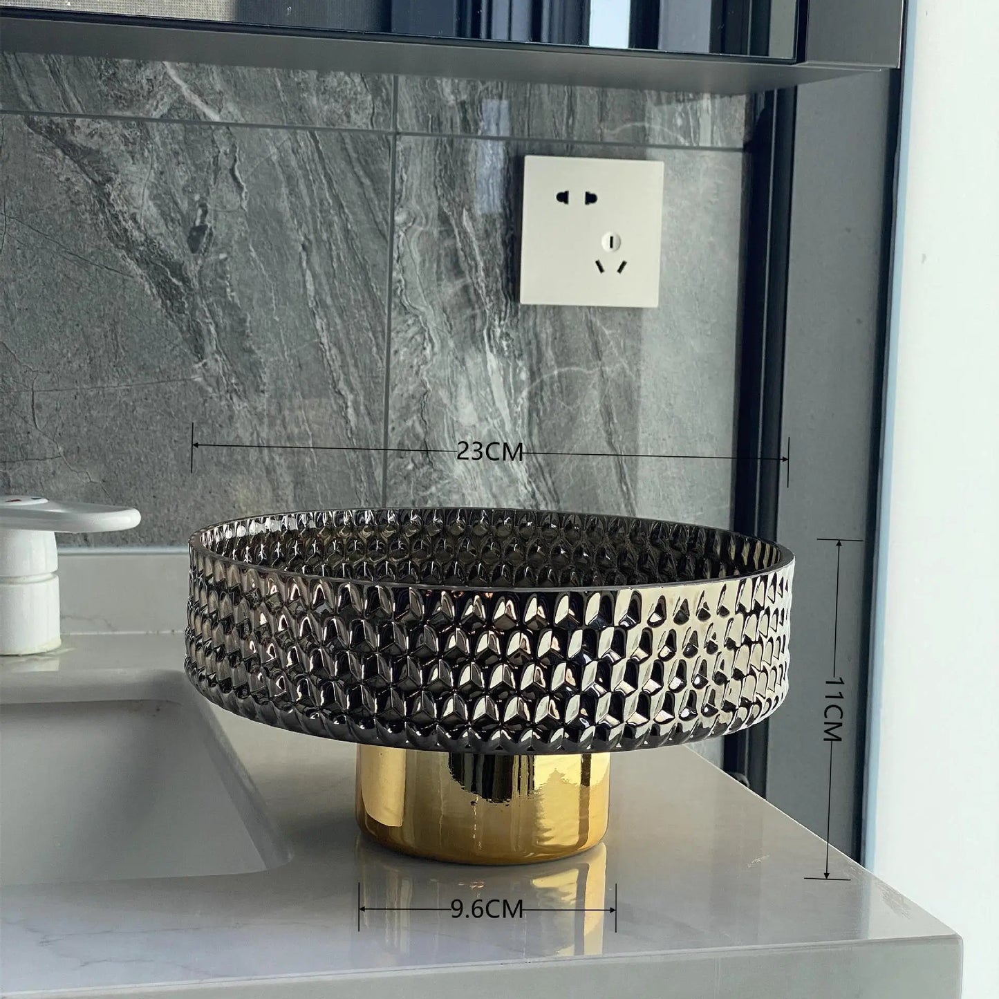 Golden Grid Vase Collection